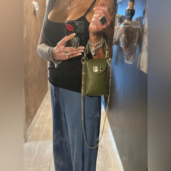 💚💚NWT-ANNA POALA Olive Green GENUINE Leather Stud Phone Holder Crossbody Bag 💚💚 - Picture 8 of 13